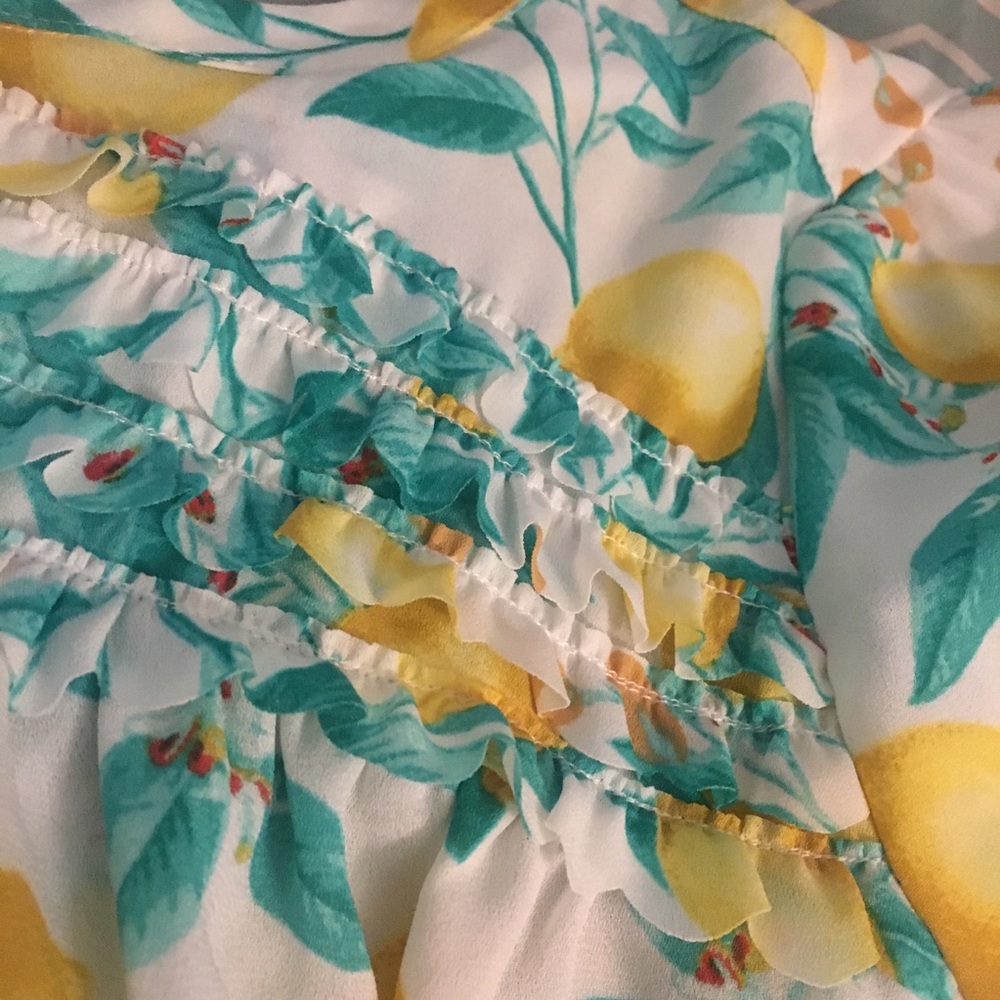ELLE 🍋Lemon Print Ruffle Crepe Top - Picture 4 of 5